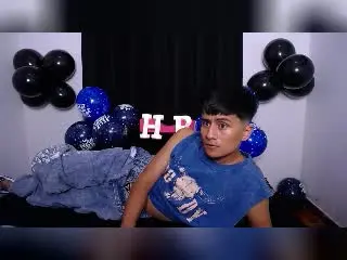 Xlovecam Free Porn Cam of Kyller69