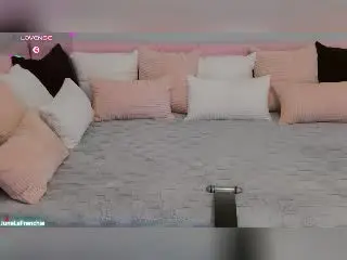 Xlovecam Live Sex of JuneLaFrenchie