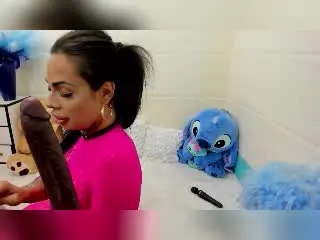 Xlovecam Sex Cam of DenyChantal