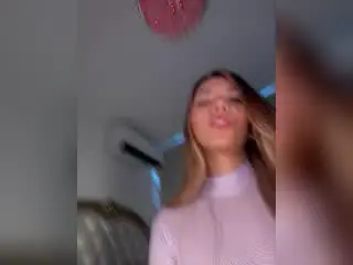 Xlovecam Live Sex Cam of SofieWhite