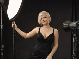 Xlovecam Free Live Porn of CrystalVibe