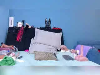 Xlovecam Live Sex Cam of DonnaJones