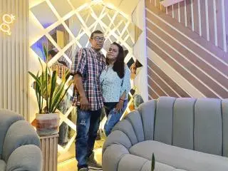 Xlovecam Adult Webcam of SaraAndJhonny