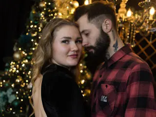 Xlovecam Adult Webcam of MikeAndAnna