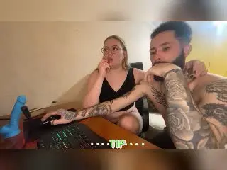 Xlovecam Sex Cam of MikeAndAnna