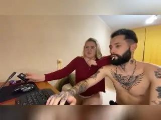 Xlovecam Adult Video Chat of MikeAndAnna