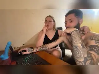 Xlovecam Free Porn Cam of MikeAndAnna
