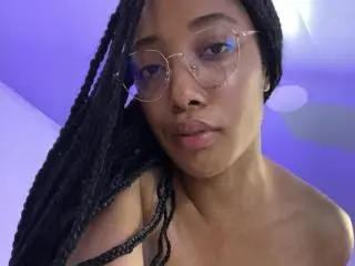 Xlovecam Free Porn Cam of EsmeraldaRoe