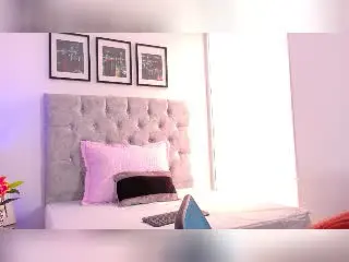 Xlovecam Live Sex Cam of AmberLaurent