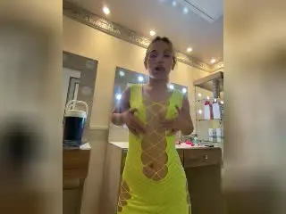 Xlovecam Live Sex Cam of ElodieGardner