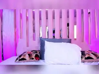 Xlovecam Free Porn Cam of ElodieGardner