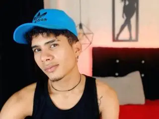 Xlovecam Watch Live Sex Cams of SkinnyCuteAlyer