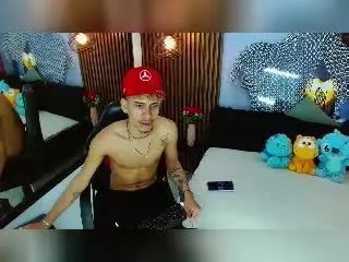 Xlovecam Private Sex Chat of SkinnyCuteAlyer