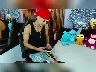 Xlovecam Sex Chat of SkinnyCuteAlyer