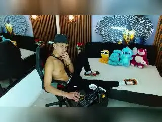 Xlovecam Live Sex of SkinnyCuteAlyer