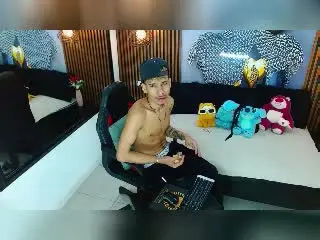 Xlovecam Adult Webcam of SkinnyCuteAlyer