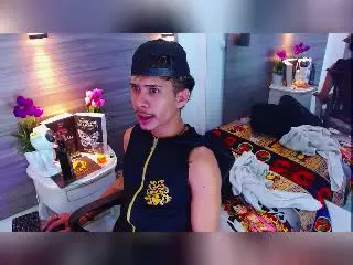 Xlovecam Sex Cam of SkinnyCuteAlyer