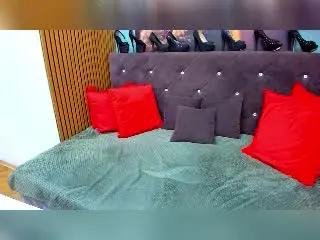 Xlovecam Watch Live Sex Cams of LauraSin