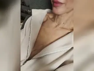Xlovecam Live Sex Cam of MiraGi