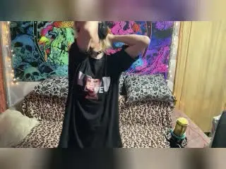 Xlovecam Free Porn Cam of DarlineHalasz