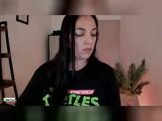 Xlovecam Free Live Porn of PrettyEllie