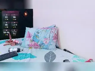 Xlovecam Live Sex of KinkyHouseWife
