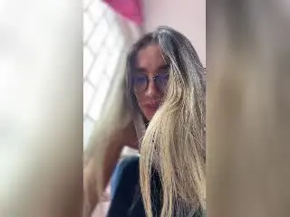 Xlovecam Watch Live Sex Cams of AdharaCooperr
