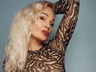 Xlovecam Live Sex Cam of MiaDreamy