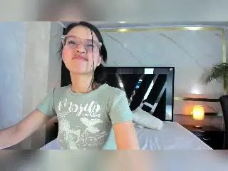 Xlovecam Nude Webcam of SophieDelaney