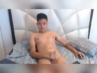 Xlovecam Nude Webcam of KevinCharles