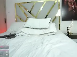 Xlovecam Free Porn Cam of DevinHunter