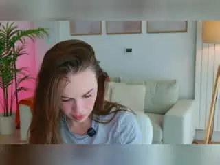 Xlovecam Live Sex Cam of MirraBellle