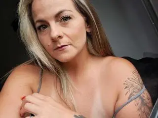 Xlovecam Live Sex of PerlaGoloza