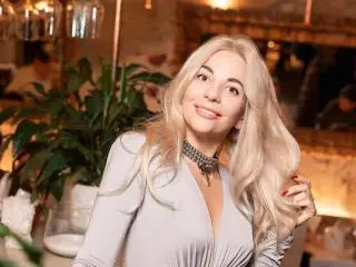 Xlovecam Live Sex Cam of BellaRayyy