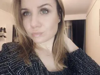 Xlovecam Sex Cam of HeartlessQueenn