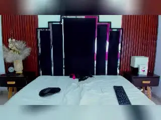 Xlovecam Free Live Porn of KylieAndJustin