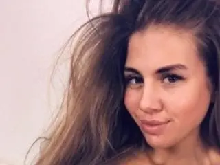 Xlovecam Live Sex Cam of DorinaDivine